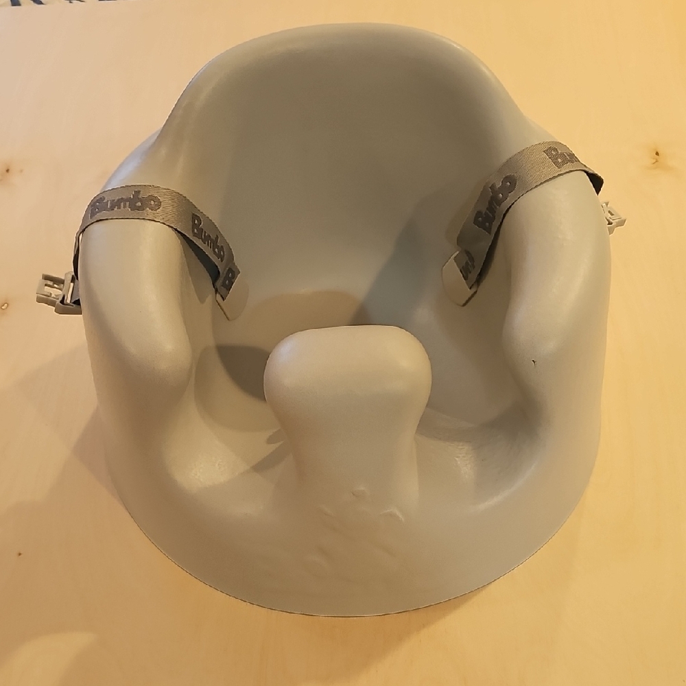 Bumbo Infant Floor Seat in Light Gray